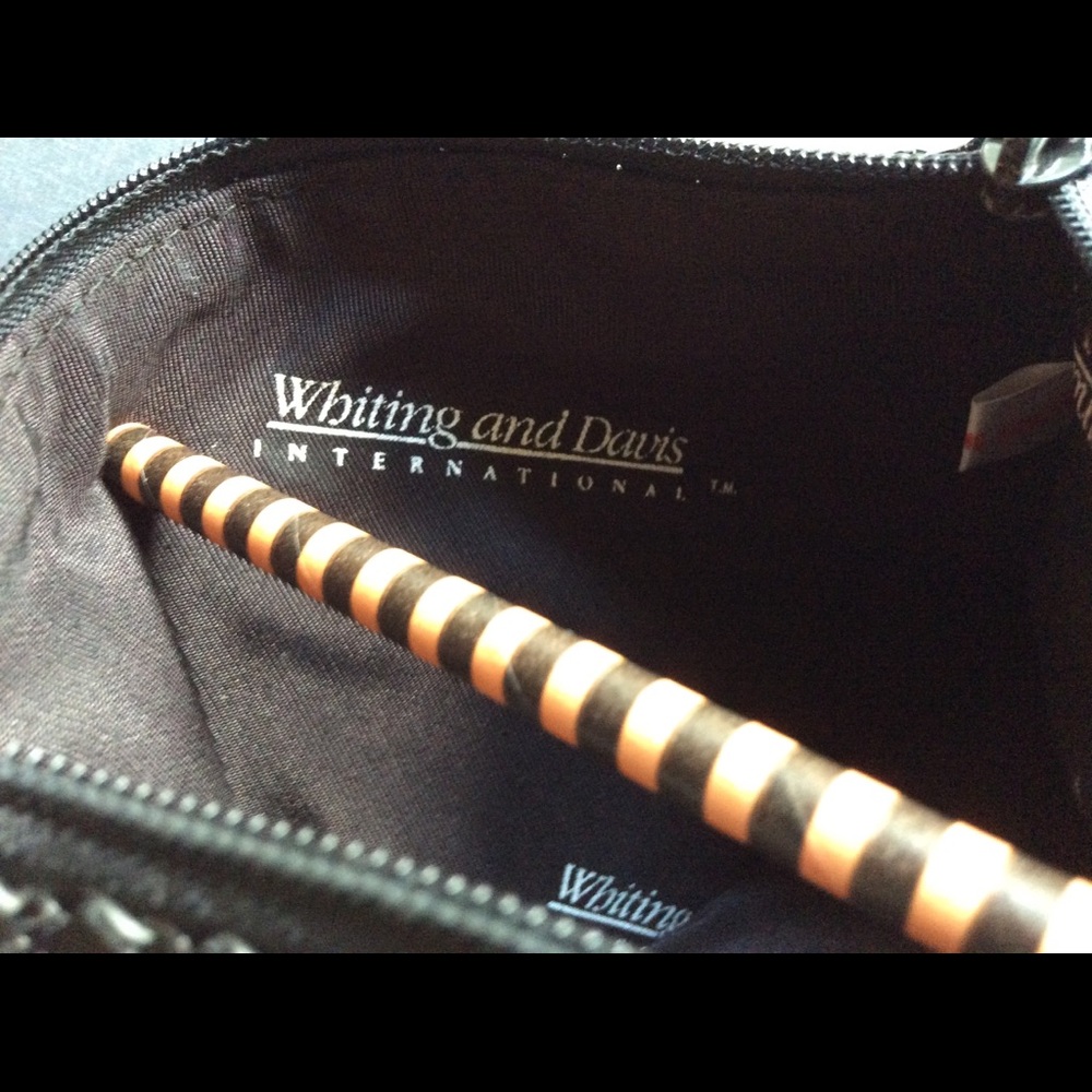 Whiting & Davies: Black Evening Purse. - Picture 8 of 9